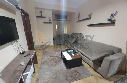 Apartment - 2 Bedrooms - 1 Bathroom for rent in Sayed Al Bakry St. - Zamalek - Cairo