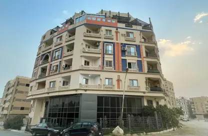 شقة - 3 غرف نوم - 2 حمامات للبيع في شارع 33 - الهضبة الوسطي - المقطم - القاهرة