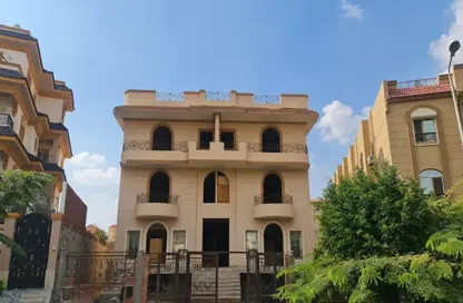Villa - 3 Bedrooms - 3 Bathrooms for sale in 7th District - Shorouk City - Cairo