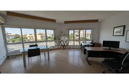 مساحات مكتبية - استوديو - 1 حمام للايجار في طريق بيفرلي هيلز - الحي السابع عشر - الشيخ زايد - الجيزة