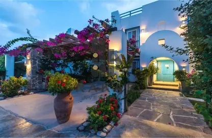 Chalet - 2 Bedrooms - 2 Bathrooms for sale in Mountain View - Ras Al Hekma - North Coast