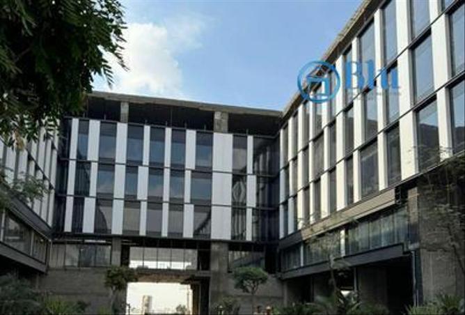 عيادة - استوديو - 2 حمامات للايجار في 5 اي لواترواي - الطريق الدائري - التجمع الخامس - مدينة القاهرة الجديدة - القاهرة