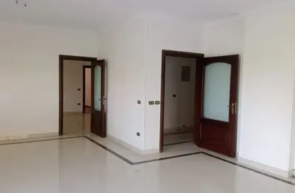 Apartment - 3 Bedrooms - 4 Bathrooms for rent in Doctor Yassin Abdel Ghaffar St. - Area C - Ganoob El Acadimia - New Cairo City - Cairo