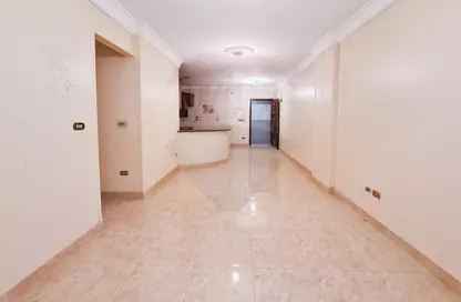 Apartment - 3 Bedrooms - 1 Bathroom for sale in Al Nasr St. - Smouha - Hay Sharq - Alexandria