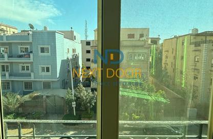 Apartment - 3 Bedrooms - 2 Bathrooms for sale in Mohammed Farid Axis - District 4 - The 5th Settlement - New Cairo City - Cairo