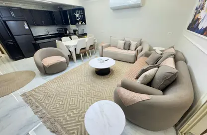 شقة - 3 غرف نوم - 3 حمامات للايجار في شارع الحجاز - المهندسين - الجيزة