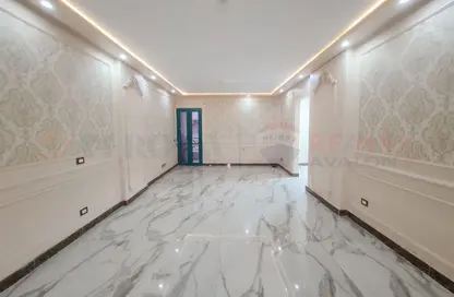 شقة - 3 غرف نوم - 2 حمامات للايجار في شارع محمد فوزي معاذ - سموحة - حي شرق - الاسكندرية