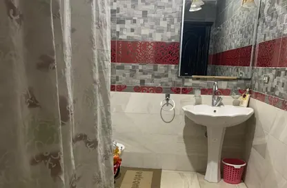 Apartment - 4 Bedrooms - 3 Bathrooms for sale in Al Sheikh Mohammed Al Nadi St. - 6th Zone - Nasr City - Cairo