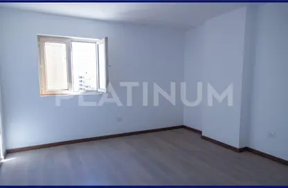 شقة - 3 غرف نوم - 2 حمامات للايجار في شارع جرين بلازا - سموحة - حي شرق - الاسكندرية