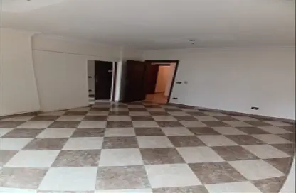 عيادة - استوديو - 4 حمامات للايجار في شارع محي الدين أبو العز - المهندسين - الجيزة