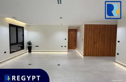 Office Space - Studio - 3 Bathrooms for rent in Rayhanah Plaza - Zahraa El Maadi - Hay El Maadi - Cairo