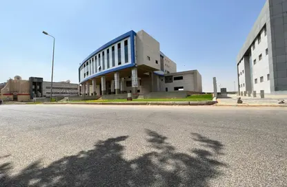 بناية كاملة - استوديو - 8 حمامات للبيع في كمبوندات الشروق - مدينة الشروق - القاهرة