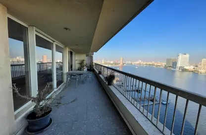 Apartment - 4 Bedrooms - 4 Bathrooms for sale in Nile St. - Dokki - Giza