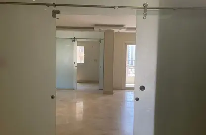 شقة - 4 غرف نوم - 3 حمامات للبيع في شارع 6 - المعادي - حي المعادي - القاهرة