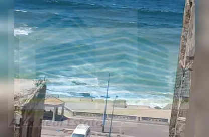 شقة - 3 غرف نوم - 2 حمامات للايجار في ميدان الكورنيش - سبورتنج - حي شرق - الاسكندرية