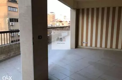 طابق كامل - 4 غرف نوم - 3 حمامات للبيع في شارع موسي الكاظم - الحديقة الدولية - الحي السابع - مدينة نصر - القاهرة