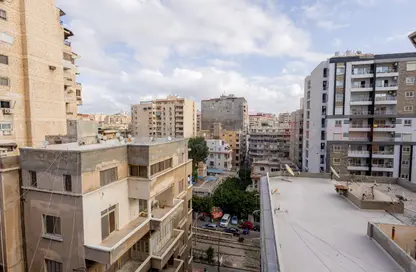 شقة - 3 غرف نوم - 3 حمامات للبيع في جليم - حي شرق - الاسكندرية