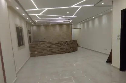 Apartment - 3 Bedrooms - 1 Bathroom for sale in 11th District - Sheikh Zayed City - Giza