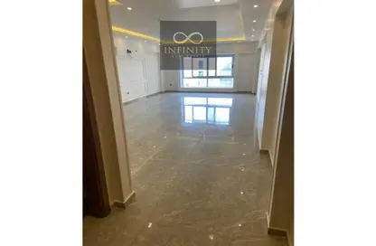 Apartment - 3 Bedrooms - 2 Bathrooms for rent in Zahraa El Maadi - Hay El Maadi - Cairo