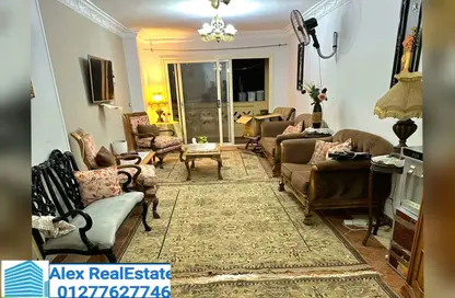Apartment - 3 Bedrooms - 2 Bathrooms for rent in Ahmed Basha Turk St. - Fleming - Hay Sharq - Alexandria