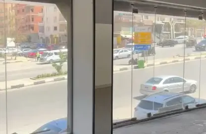محل تجاري - استوديو - 1 حمام للايجار في شارع 9 - الهضبة العليا - المقطم - القاهرة