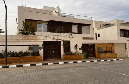 Villa - 4 Bedrooms - 3 Bathrooms for sale in Eastville - 5th Settlement Compounds - The 5th Settlement - New Cairo City - Cairo