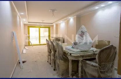 شقة - 3 غرف نوم - 2 حمامات للبيع في شارع مدرسة الريادة - سموحة - حي شرق - الاسكندرية