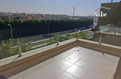 (بنتهاوس  (روف - 3 غرف نوم - 3 حمامات للايجار في فيلدج جيت - المستثمرين الجنوبية - مدينة القاهرة الجديدة - القاهرة