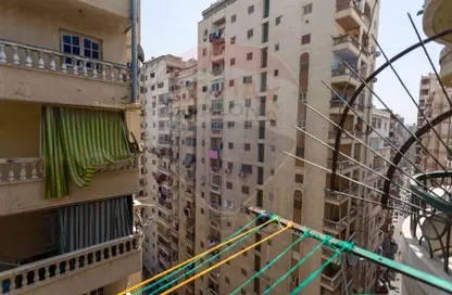 شقة - 3 غرف نوم - 2 حمامات للبيع في شارع الدكتور صالح حمدي - سيدي بشر - حي اول المنتزة - الاسكندرية