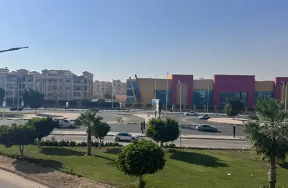 شقة - 3 غرف نوم - 3 حمامات للبيع في المجاورة الثانية - الحي الثالث شرق - مدينة الشروق - القاهرة