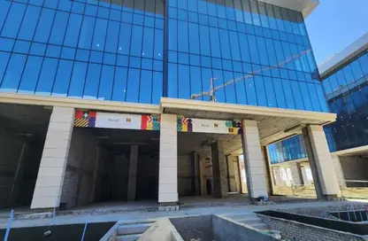 Shop - Studio - 2 Bathrooms for sale in Golden Gate - South Teseen St. - The 5th Settlement - New Cairo City - Cairo