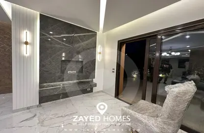 شقة - 3 غرف نوم - 3 حمامات للايجار في ذا كورت ياردز - كمبوندات الشيخ زايد - الشيخ زايد - الجيزة