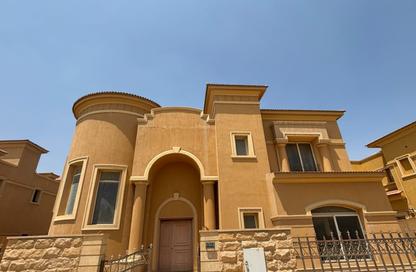فيلا - 6 غرف نوم - 5 حمامات للبيع في رويال ميدوز - كمبوندات الشيخ زايد - الشيخ زايد - الجيزة