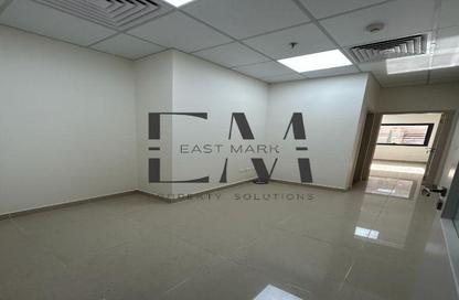 Clinic - Studio - 1 Bathroom for rent in Service Road - Ganoob El Acadimia - New Cairo City - Cairo