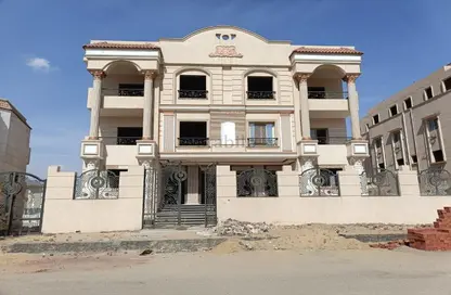 Villa - 4 Bedrooms - 4 Bathrooms for sale in Green land - 3rd District West - Shorouk City - Cairo
