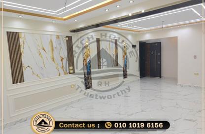 Apartment - 3 Bedrooms - 1 Bathroom for rent in Abdel Salam Aref St. - Laurent - Hay Sharq - Alexandria