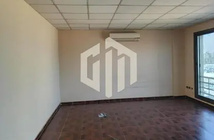 مساحات مكتبية - استوديو - 2 حمامات للبيع في شارع التسعين الجنوبي - التجمع الخامس - مدينة القاهرة الجديدة - القاهرة