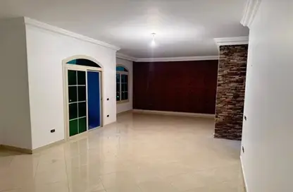 Apartment - 3 Bedrooms - 2 Bathrooms for rent in Al Gezira St. - South Investors Area - New Cairo City - Cairo