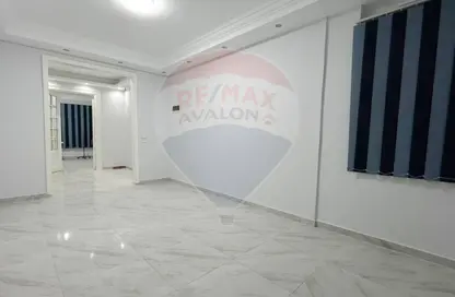 Clinic - Studio - 1 Bathroom for rent in Abou Quer Road - Zezenia - Hay Sharq - Alexandria