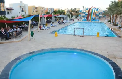 Chalet - 2 Bedrooms - 1 Bathroom for sale in Hurghada Resorts - Hurghada - Red Sea