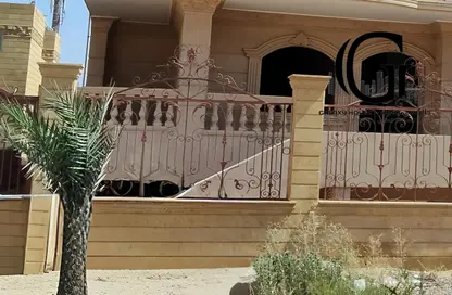 شقة - 4 غرف نوم - 4 حمامات للبيع في حي النادي - مدينة الشروق - القاهرة