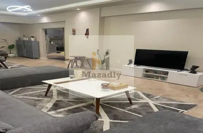Apartment - 3 Bedrooms - 2 Bathrooms for sale in Zizinia St. - South Investors Area - New Cairo City - Cairo