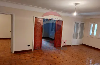 شقة - 5 غرف نوم - 2 حمامات للبيع في شارع جزيرة العرب (المهندس حسن حلمي) - المهندسين - الجيزة شقة - 5 غرف نوم - 2 حمامات للبيع في شارع جزيرة العرب (المهندس حسن حلمي) - المهندسين - الجيزة