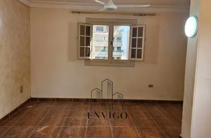 Apartment - 2 Bedrooms - 1 Bathroom for sale in Yassin Ragheb St. - 8th Zone - Nasr City - Cairo