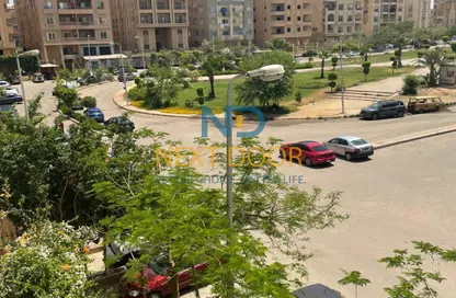 Apartment - 4 Bedrooms - 3 Bathrooms for sale in Akhnaton St. - District 5 - The 5th Settlement - New Cairo City - Cairo