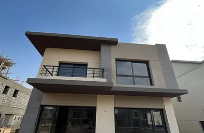 Villa - 3 Bedrooms - 3 Bathrooms for sale in Swan Lake Residence - 5th Settlement Compounds - The 5th Settlement - New Cairo City - Cairo