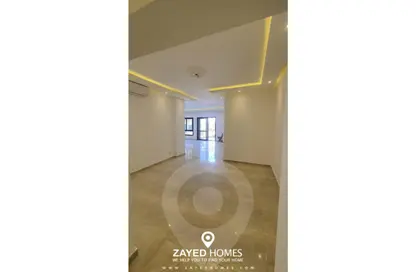 شقة - 3 غرف نوم - 3 حمامات للايجار في ذا كورت ياردز - كمبوندات الشيخ زايد - الشيخ زايد - الجيزة