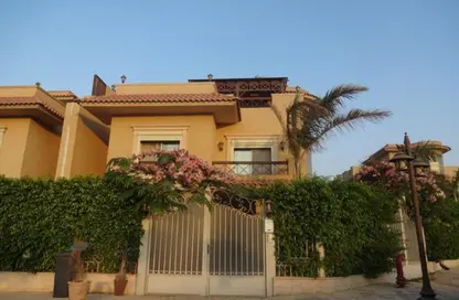 فيلا - 5 غرف نوم - 4 حمامات للبيع في فلاورز بارك - المستثمرين الشمالية - مدينة القاهرة الجديدة - القاهرة