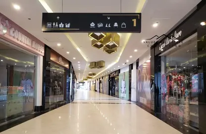 محل تجاري - استوديو - 2 حمامات للبيع في شارع التسعين الجنوبي - التجمع الخامس - مدينة القاهرة الجديدة - القاهرة