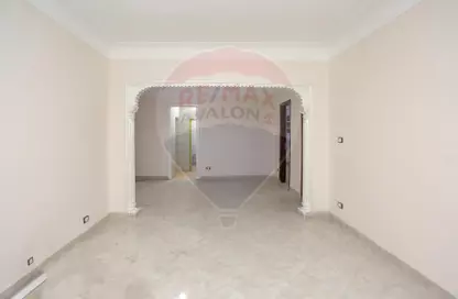 شقة - 3 غرف نوم - 2 حمامات للبيع في ميدان الكورنيش - سبورتنج - حي شرق - الاسكندرية